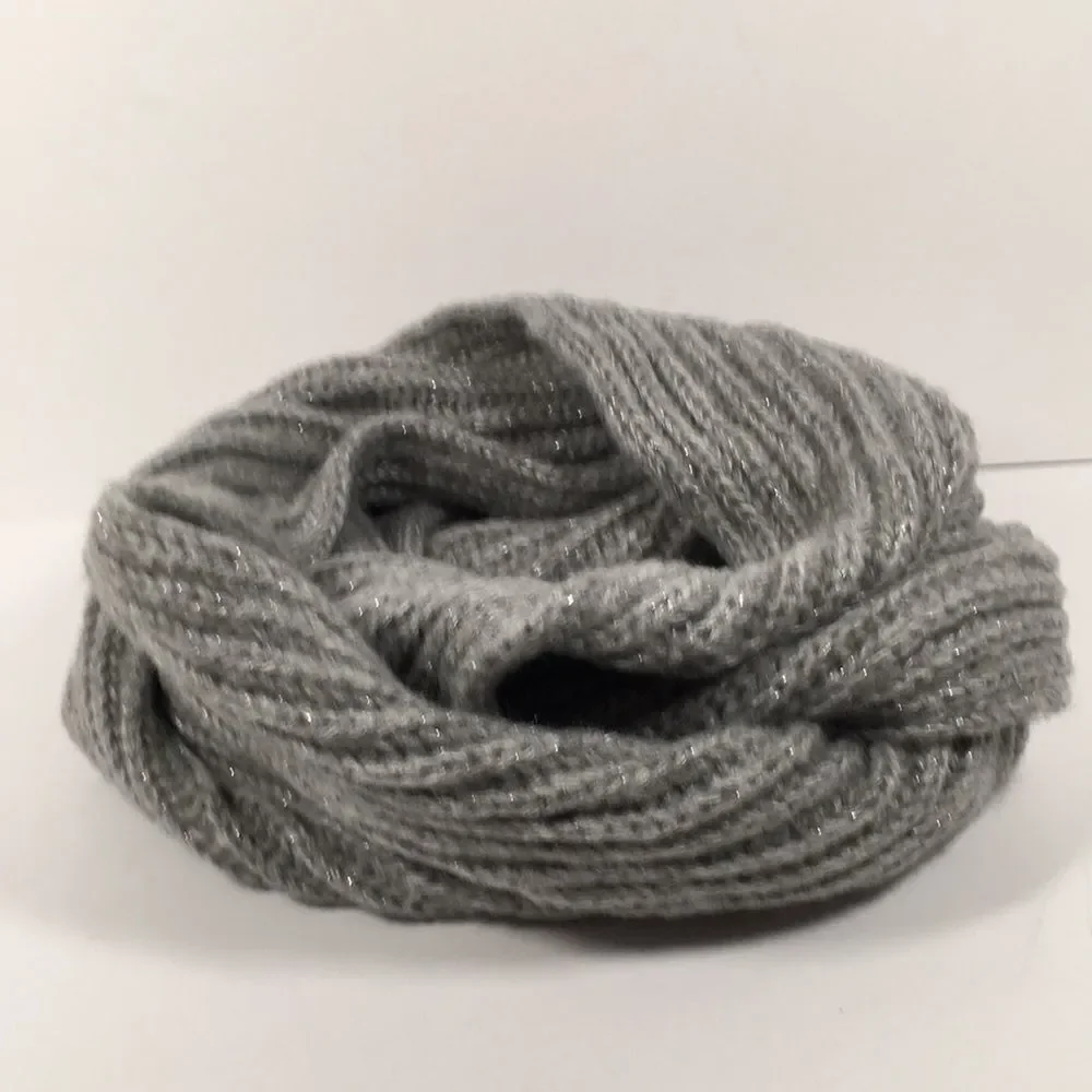 NWT LC Lauren Conrad Chunky Loop Infinity Scarf Gray and Metallic Silver